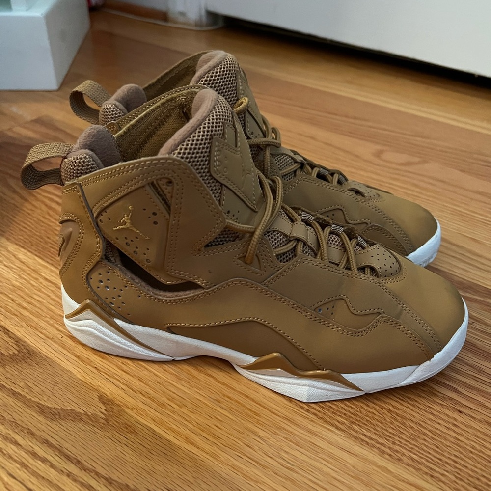 Nike Boys Air Jordan True Flight Golden Harvest Size 4.5Y